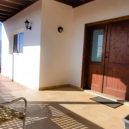 Casa Cernicalo Holiday home Nazaret